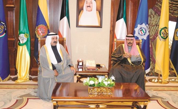 سمو ولي العهد الشيخ نواف الأحمد مستقبلا الشيخ ناصر صباح الأحمد ﻿