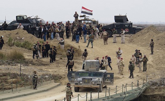 الجيش العراقي يتقدم خطوة في معركة تحرير جسور الموصل