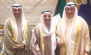 سمو الأمير والرئيس الغانم وعسكر العنزي ﻿