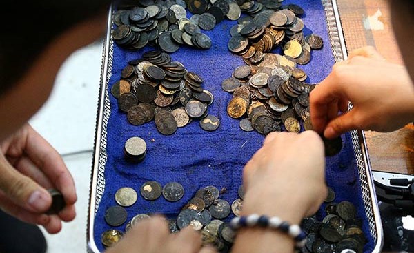 بالفيديو.. العثور على كنز داخل معدة سلحفاة في تايلند