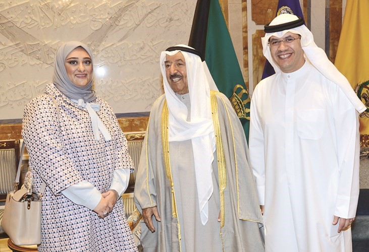 صاحب السمو خلال استقباله م.سارة صادق ومحمد القطان﻿