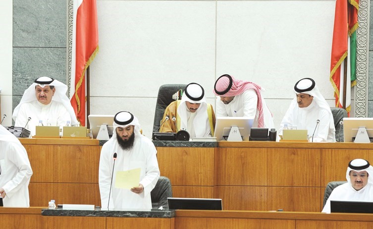 رئيس مجلس الأمة مرزوق الغانم ونائبه عيسى الكندري وخالد العتيبي وعمر الطبطبائي على المنصة﻿