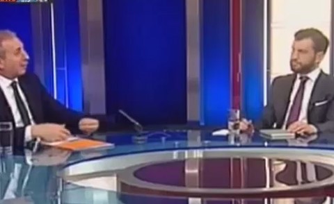 شاهد.. حين انهار إعلامي تركي "على الهواء مباشرة"