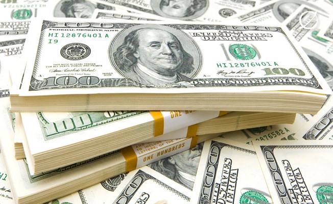 الدولار يقترب من 18 جنيهاً.. والدينار يقفز إلى 57.10 جنيهاً