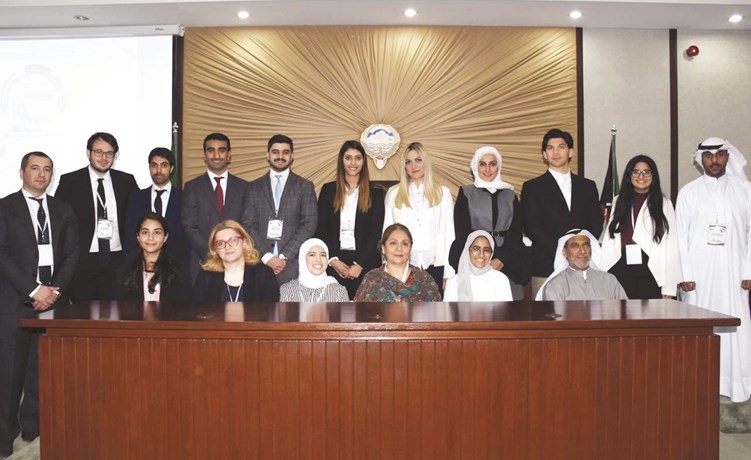 الفرق المشاركة مع المدربين والقضاة﻿