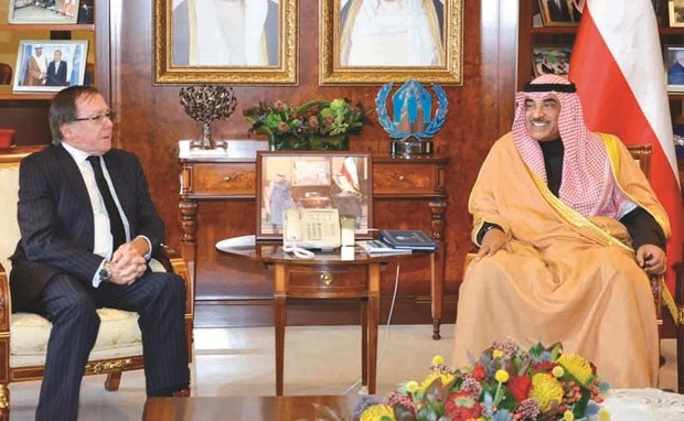 الشيخ صباح الخالد خلال لقائه مع نظيره النيوزيلندي موري ماكالي ﻿
