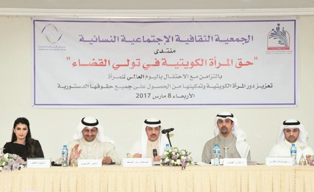 د. عبدالسلام العنزي ود. غازي العياش والمستشار بدر المسعد وناصر الكريوين ولولوة الغانم	عادل سلامة﻿