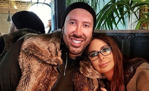 بالصور.. حتى صديق اليسا لم يسلم من تعليقات "عمليات التجميل"..كيف كان قبلها!