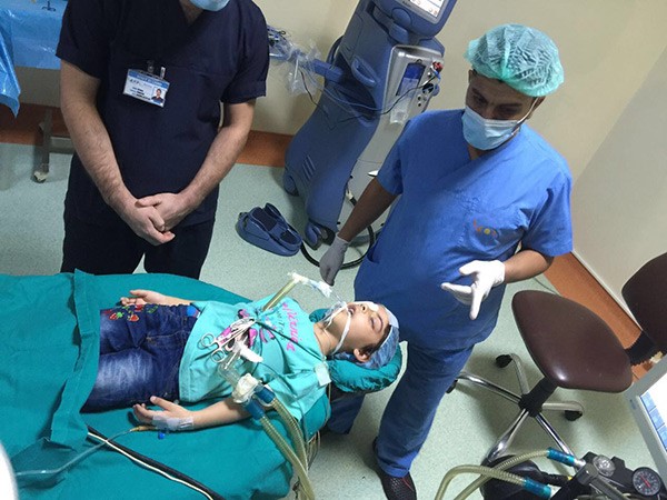 "الهلال الأحمر" تجري 40 عملية عيون للنازحين العراقيين في كردستان