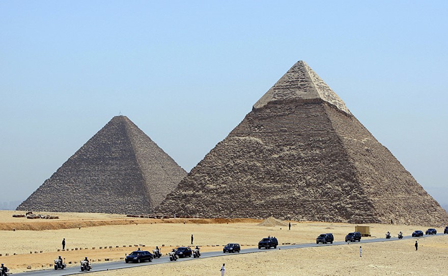 شاهد...كائنات فضائية تحلق في دولة عربية بشكل واضح