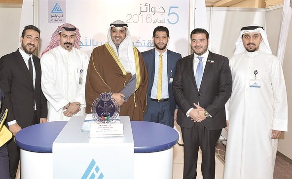 الشيخ محمد العبدالله في جناح الدولي﻿