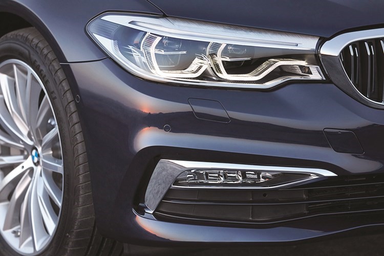 BMW الفئة الخامسة سيدان الجديدة.. رياضية أنيقة وعصرية