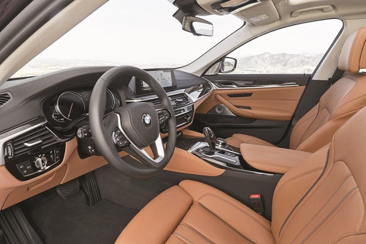 BMW الفئة الخامسة سيدان الجديدة.. رياضية أنيقة وعصرية