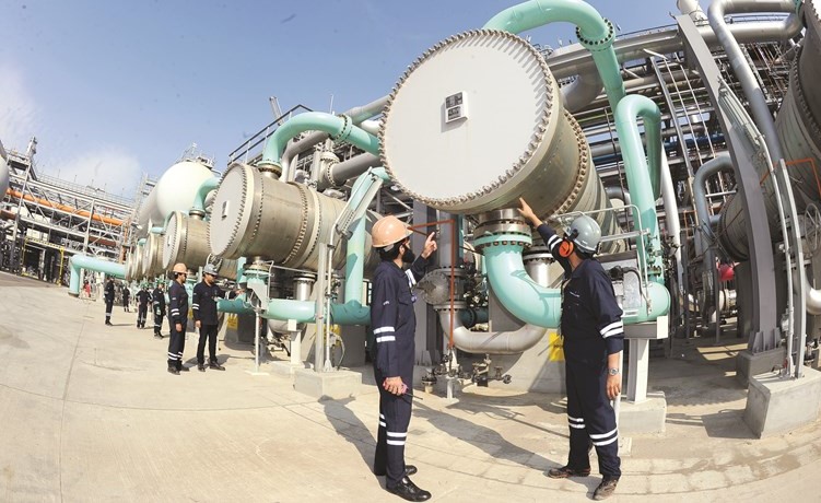 العجمي: خط الغاز الخامس يدخل الخدمة منتصف 2019.. و37% نسبة الإنجاز