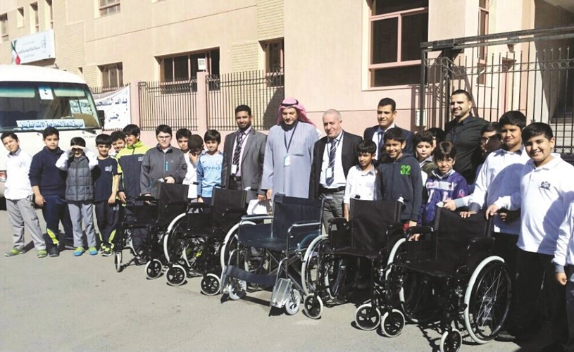 لقطة جماعية قبل التوجه إلى دار المسنين ﻿