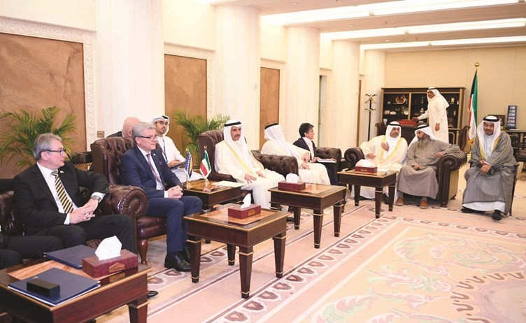 الرئيس الغانم مع رئيس برلمان البوسنة ويبدو علي الدقباسي ونايف المرداس وصفاء الهاشم﻿