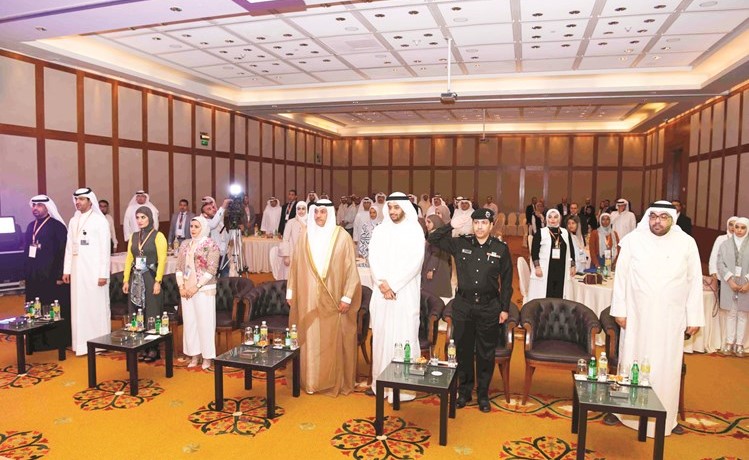 م.سالم الأذينة متوسطا الحضور في افتتاح ملتقى الاتصال أمس	ريليش كومار﻿