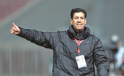مدرب الصليبخات احمد عبدالكريم يعاني من غياب اللمسة الأخيرة الأزرق.كوم ﻿