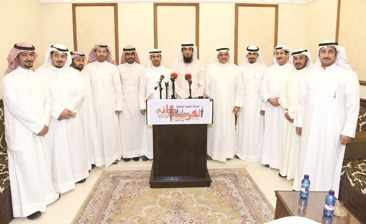 عدد من المشاركين في ندوة الحركة الشعبية								أحمد علي﻿