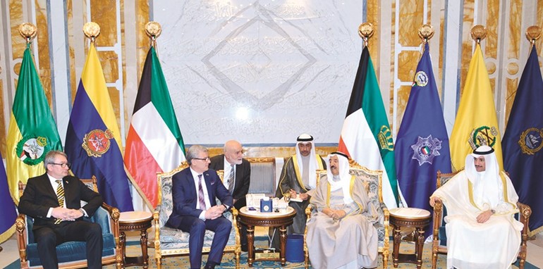 صاحب السمو الأمير الشيخ صباح الأحمد مستقبلا مرزوق الغانم ورئيس مجلس النواب البوسني شفيق جعفروفيتش ﻿
