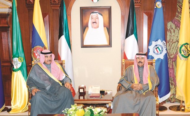 سمو ولي العهد الشيخ نواف الأحمد مستقبلا الشيخ صباح الخالد﻿