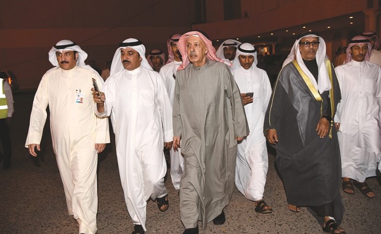 فلاح بن جامع أثناء خروجه من المطار بعد عودته مساء أمس الأول						انور الكندري﻿