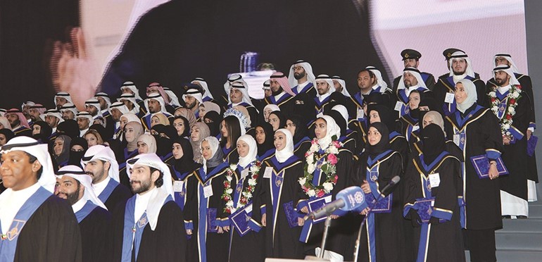 الخريجون خلال الحفل ﻿