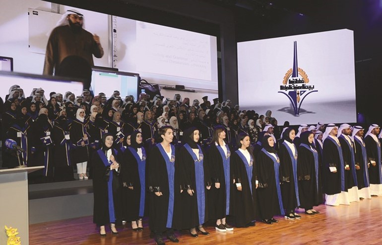 جانب من الطالبات الخريجات ﻿