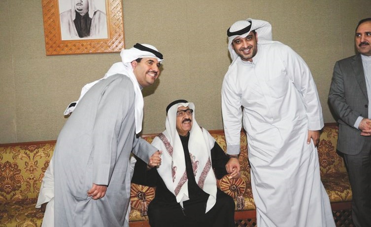 الشيخ محمد العبدالله والشيخ دعيج الخليفة مع المطرب القدير شادي الخليج﻿
