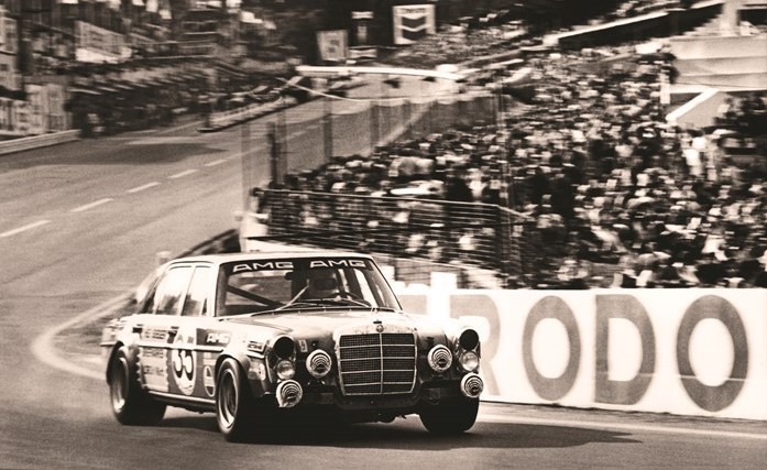 سيارة AMG Mercedes 300 SEL 6.8 في سباق 24 ساعة على حلبة سبا ﻿