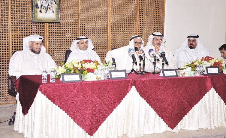 براك الصبيح وأعضاء مجلس الإدارة خلال المؤتمر الصحافي﻿