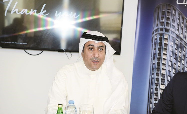 بدر الشلفان متحدثا خلال المؤتمر الصحافي﻿