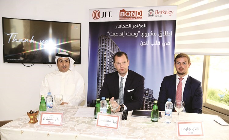 بدر الشلفان بجانبه كل من ويل ماكنتوش وناثان غاردنر	ريليش كومار ﻿