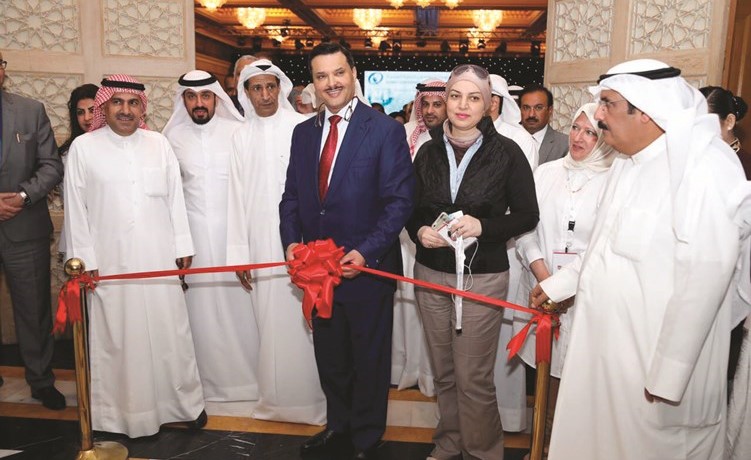 د.جمال الحربي خلال افتتاح المعرض المصاحب لمؤتمر الجودة في الرعاية الصحية﻿