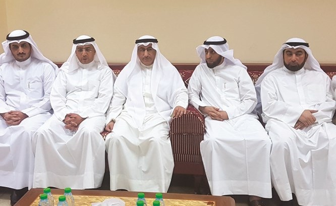 د.محمد الفارس ود.هيثم الأثري في مقدمة الحضور لتهنئة مجلس إدارة جمعية المعلمين الجديد﻿