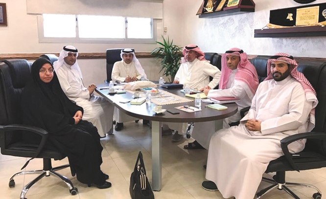  د.عبدالمحسن الحويلة مترئسا الاجتماع﻿