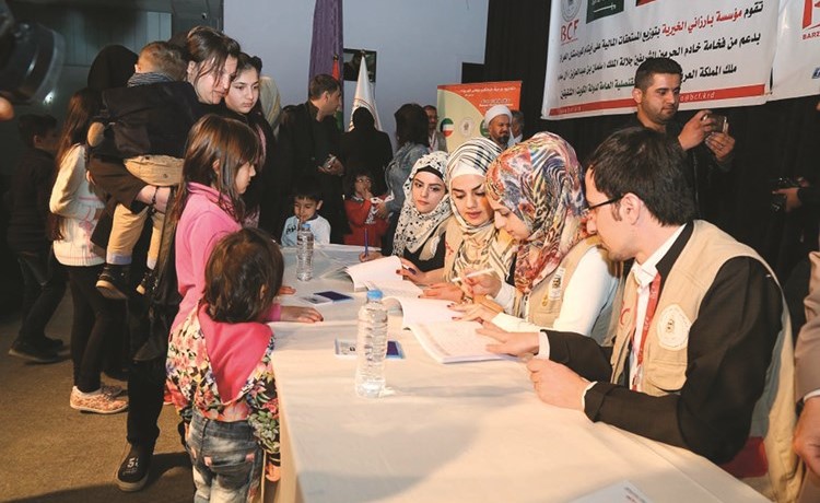 جانب من تقديم المساعدات للأيتام في كردستان العراق	﻿