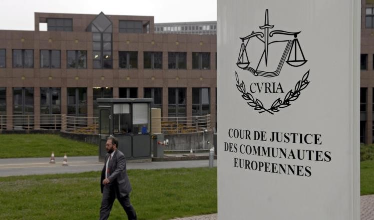 العدل" الأوروبية تسمح لأرباب العمل بحظر الحجاب تحت ظروف معينة