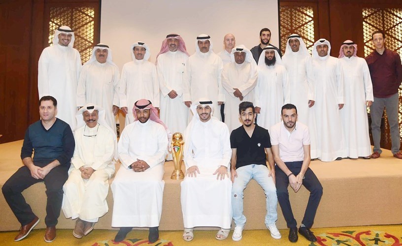 بطل كأس سمو الأمير فريق الكويت مكرما مع فليطح والحوطي ود.محمد خليل ﻿