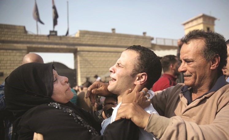  ﻿فرحة أم بالإفراج عن نجلها ضمن المفرج عنهم بالعفو الجمهوري من الشباب المحبوسين بقضايا التظاهر ( أب)