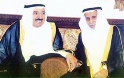 صاحب السمو الأمير الشيخ صباح الأحمد مع الراحل فيصل الدويش﻿