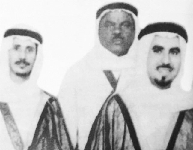 الأمير الراحل الشيخ جابر الأحمد مع فيصل الدويش رحمهما الله﻿