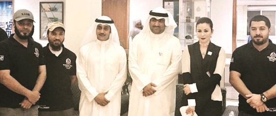 الروضان والشيخة الزين الصباح والخرافي خلال جولة في النادي العلمي﻿