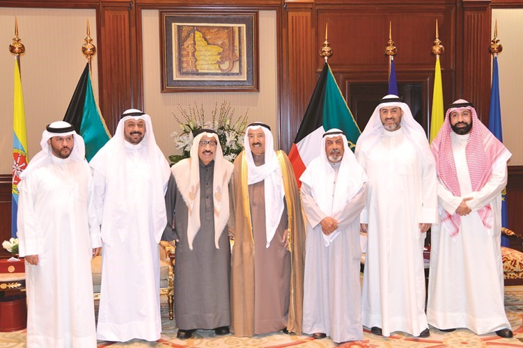 صاحب السمو الاميرالشيخ صباح الاحمد مستقبلا عبدالعزيز خالد المفرج وأسرة المفرج الكرام ﻿