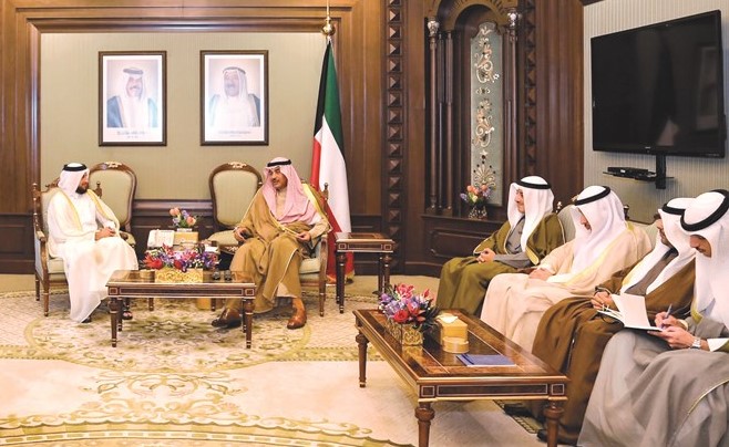 الشيخ صباح الخالد أثناء استقباله مساعد الامين العام للامم المتحدة للشؤون الانسانية د. احمد المريخي﻿