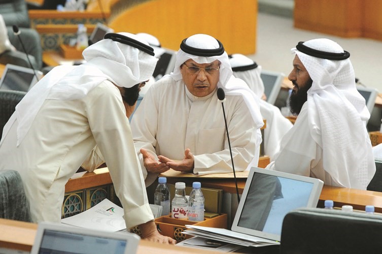 الشيخ خالد الجراح ومحمد هايف ود.عادل الدمخي﻿