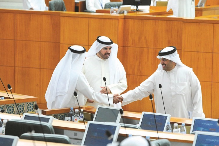 مبارك الحجرف وحمدان العازمي وفيصل الكندري ﻿