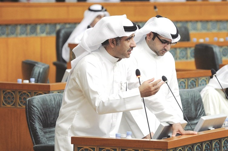 د. عودة الرويعي متحدثا ﻿