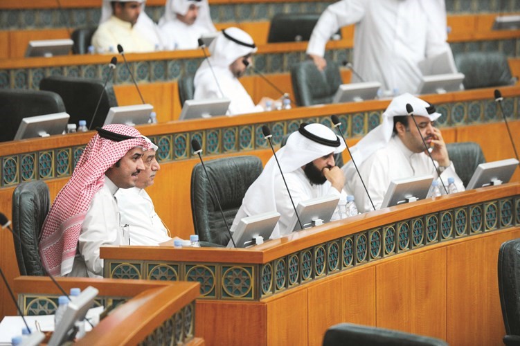 ناصر الدوسري وشعيب المويزري وعبدالله فهاد ومبارك الحجرف ﻿
