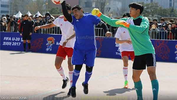 بالفيديو.. مارادونا يعيد هدفه الذي أبكى إنجلترا 31 عاما